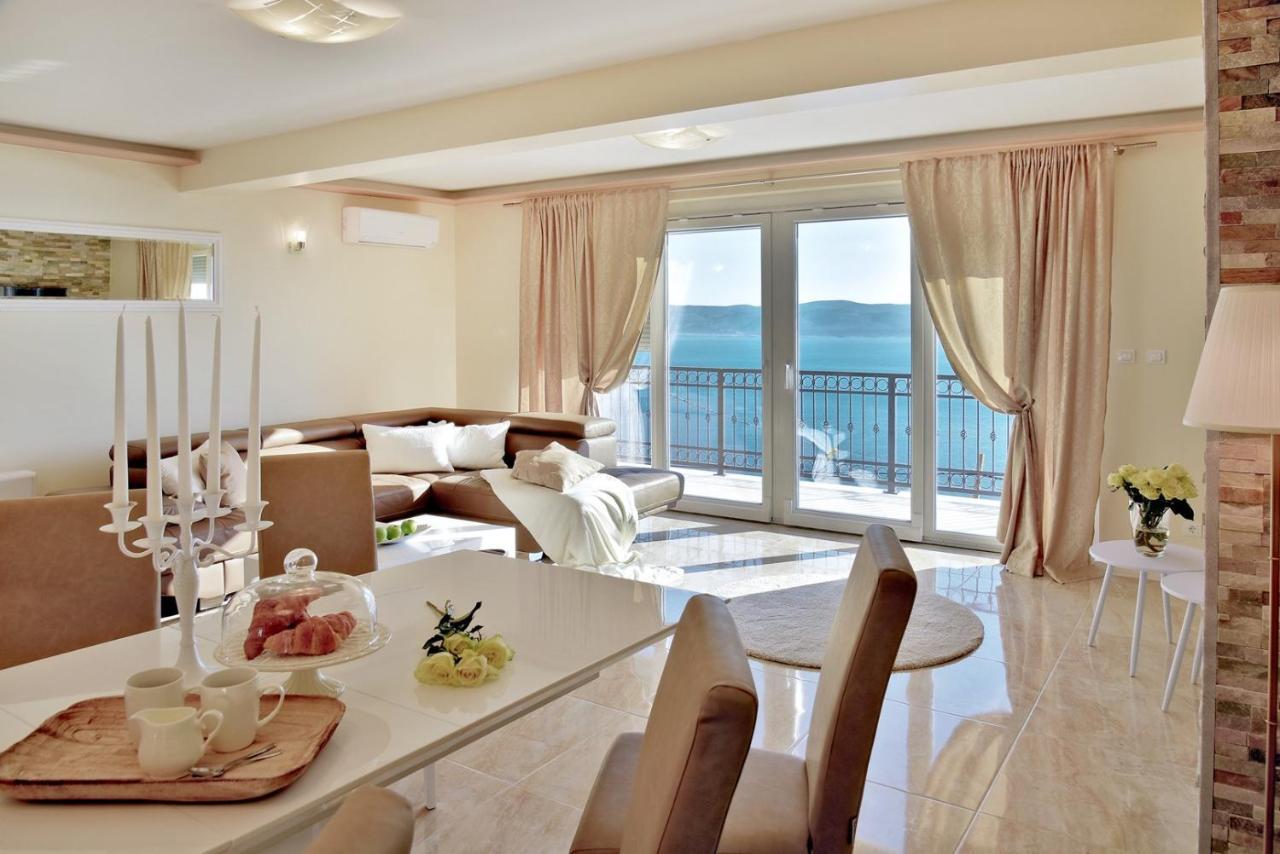 Villa Sun Palace with luxury 5 bedroom villa&amazing panoramic sea views Mimice Esterno foto