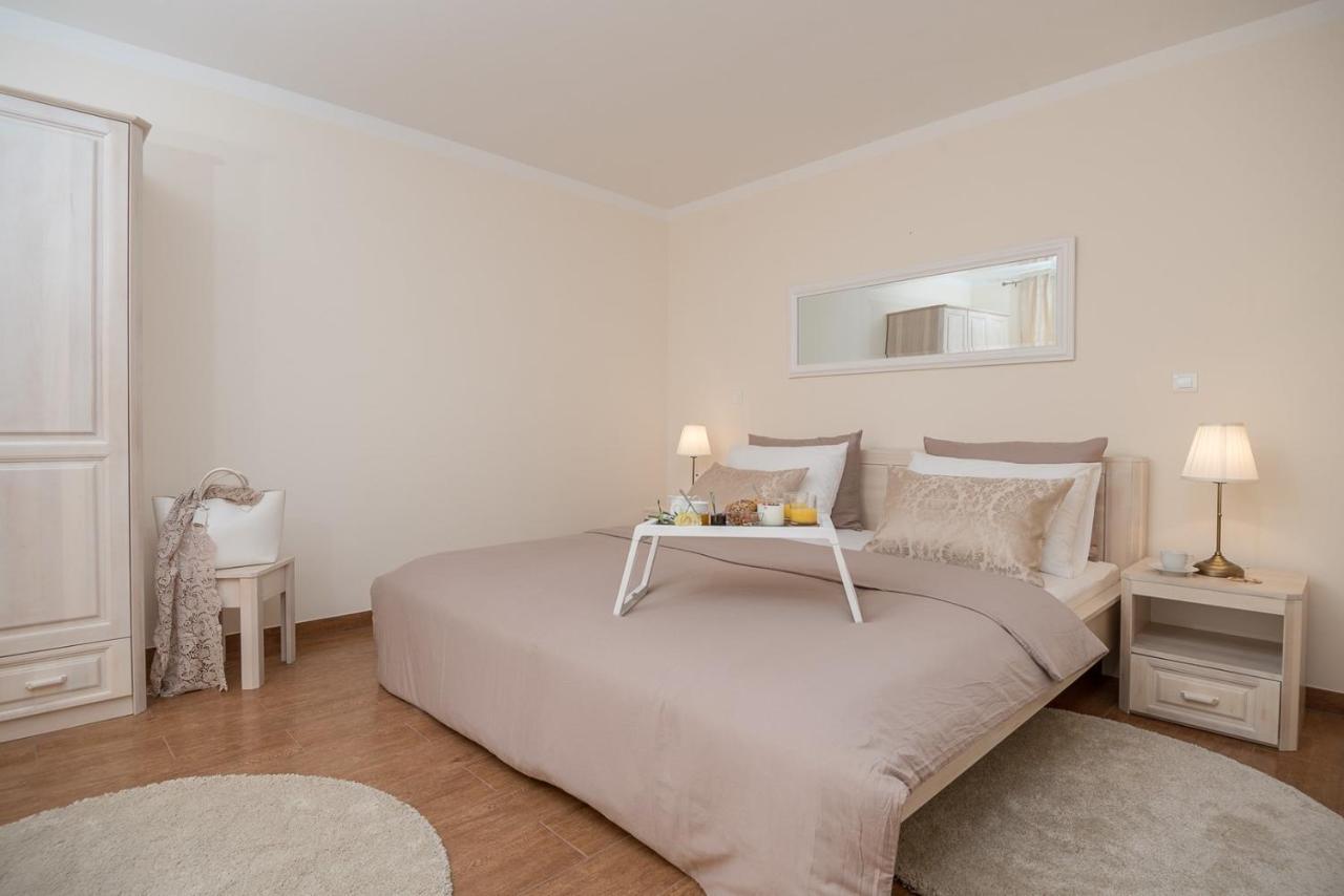 Villa Sun Palace with luxury 5 bedroom villa&amazing panoramic sea views Mimice Esterno foto