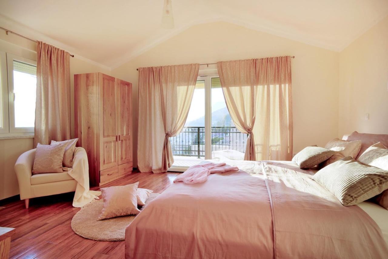 Villa Sun Palace with luxury 5 bedroom villa&amazing panoramic sea views Mimice Esterno foto