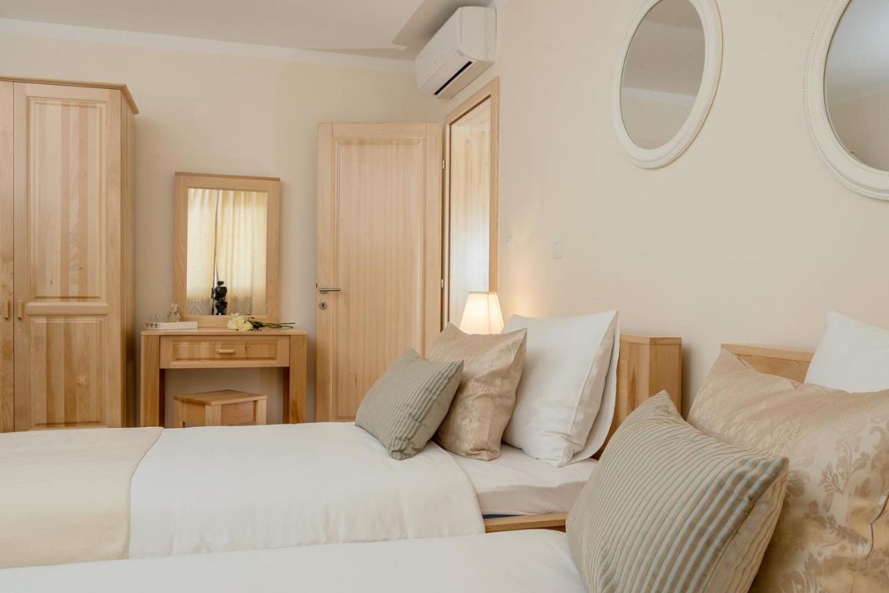 Villa Sun Palace with luxury 5 bedroom villa&amazing panoramic sea views Mimice Esterno foto