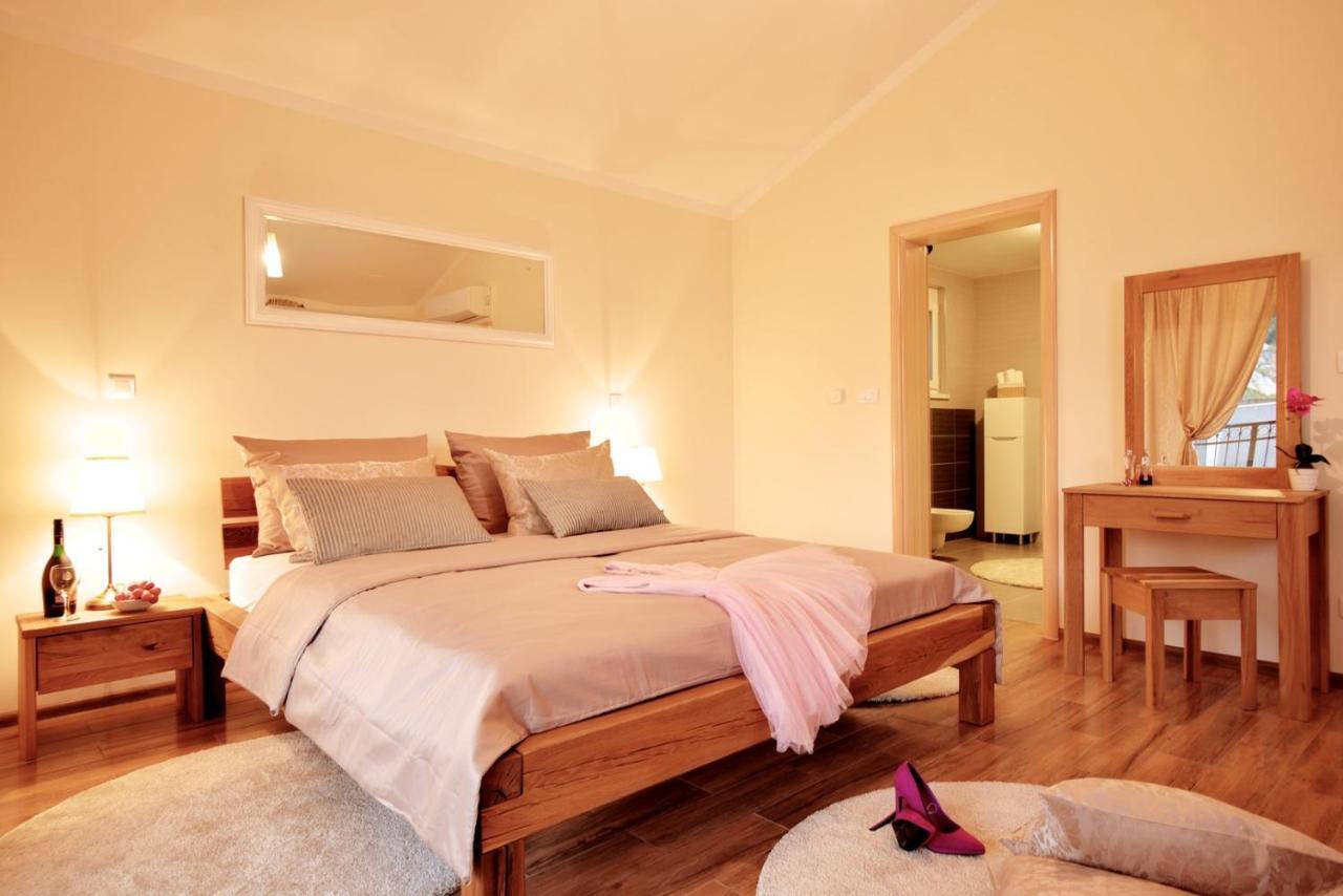 Villa Sun Palace with luxury 5 bedroom villa&amazing panoramic sea views Mimice Esterno foto